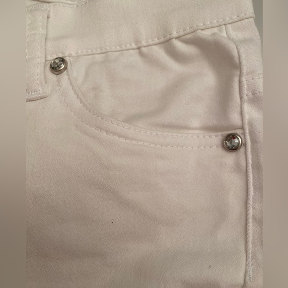 NWOT Women’s Venus White Skinny Jeans Size 10 with Floral Decals on the Legs - Picture 4 of 9